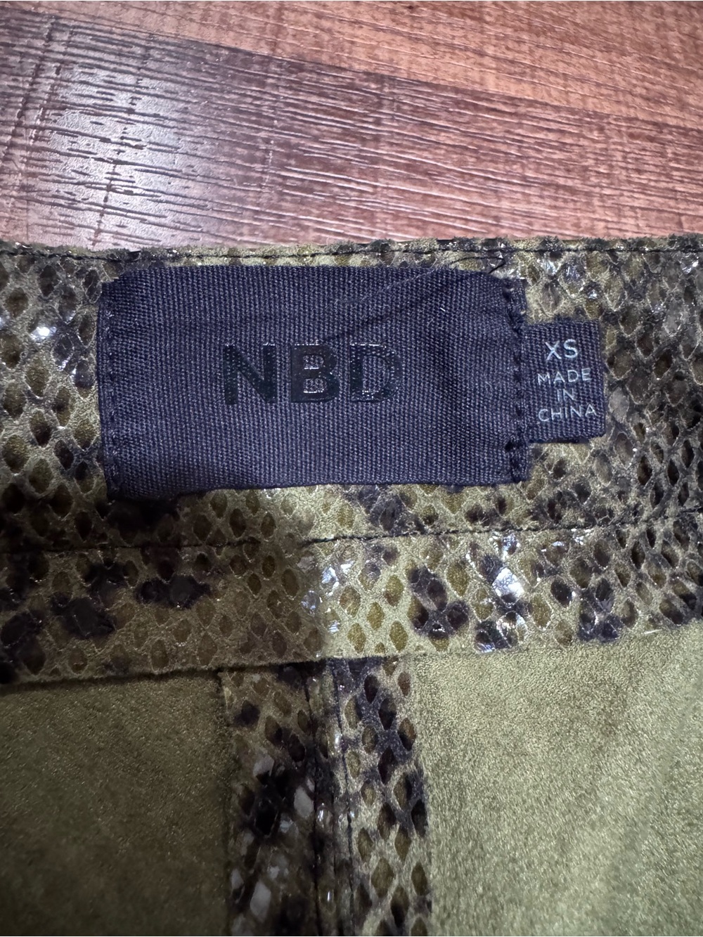 NBD Lizzie Pants in Greener Pastures Faux Snake XS - Picture 3 of 6